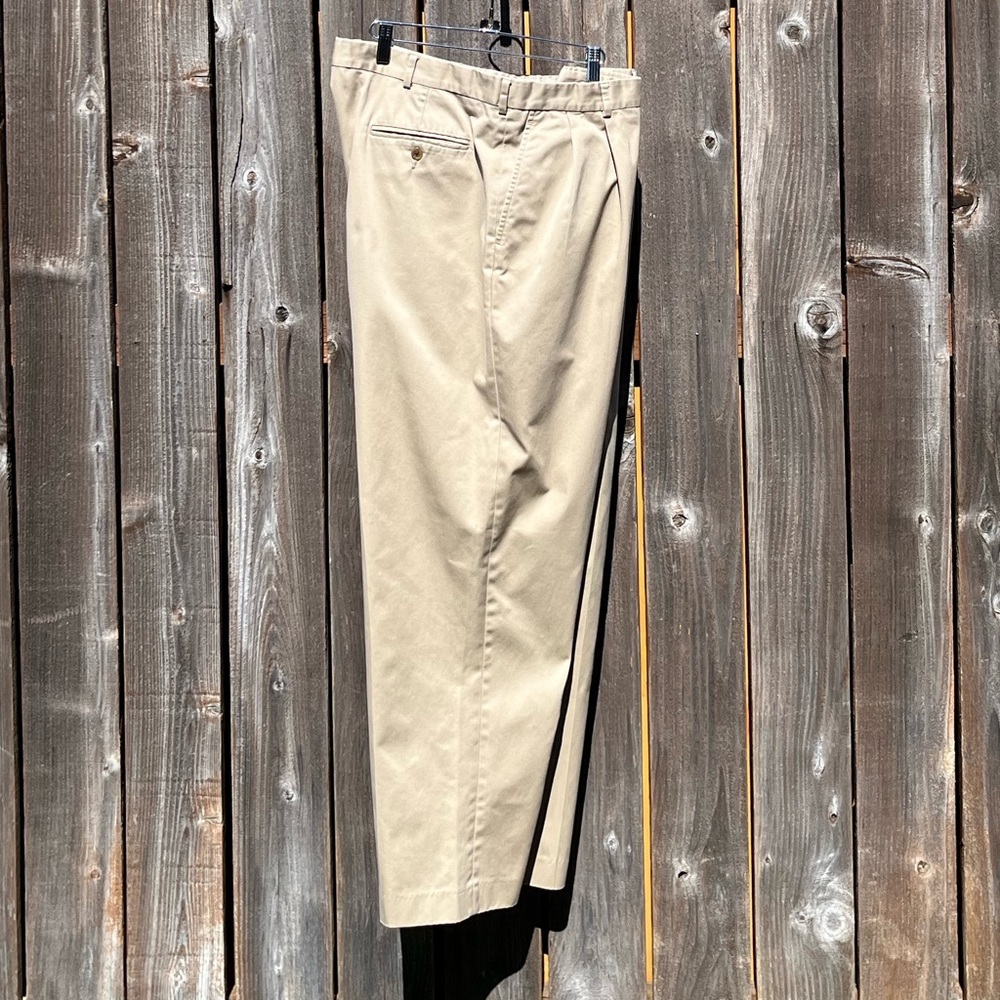 Lands End pleated khaki chinos size 40